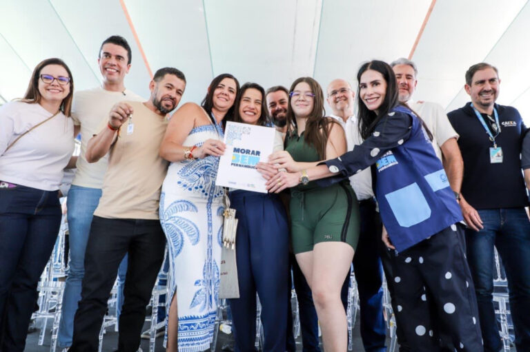 500 Famílias Recebem Chaves da Casa Própria em Caruaru: Um Novo Começo 500 Famílias Recebem Chaves da Casa Própria em Caruaru: Um Novo Começo
