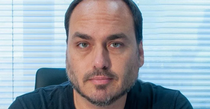 Carlos Atualiza o Estado de Saúde de Jair Bolsonaro Após Cirurgia Carlos Atualiza o Estado de Saúde de Jair Bolsonaro Após Cirurgia