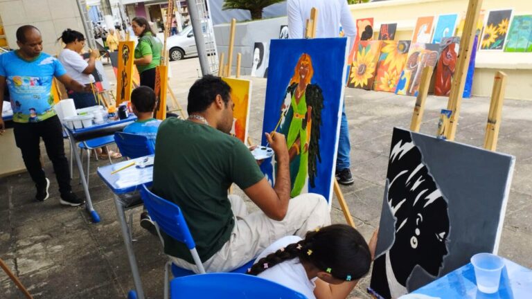 Arte nas Praças: ‘Pintando nas Praças de Pernambuco’ Leva 70 Artistas a Caruaru Imagem do artigo