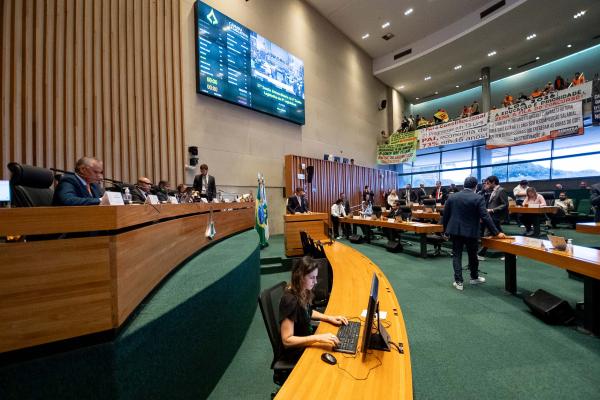 Câmara Legislativa Aprova Crédito Suplementar de R$ 24 Milhões para Aposentadorias e Cultura Imagem do artigo