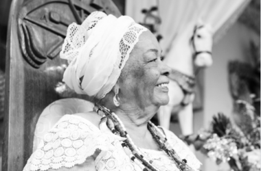 Luto na Cultura: Mãe Carmen e seu Legado Inesquecível Luto na Cultura: Mãe Carmen e seu Legado Inesquecível