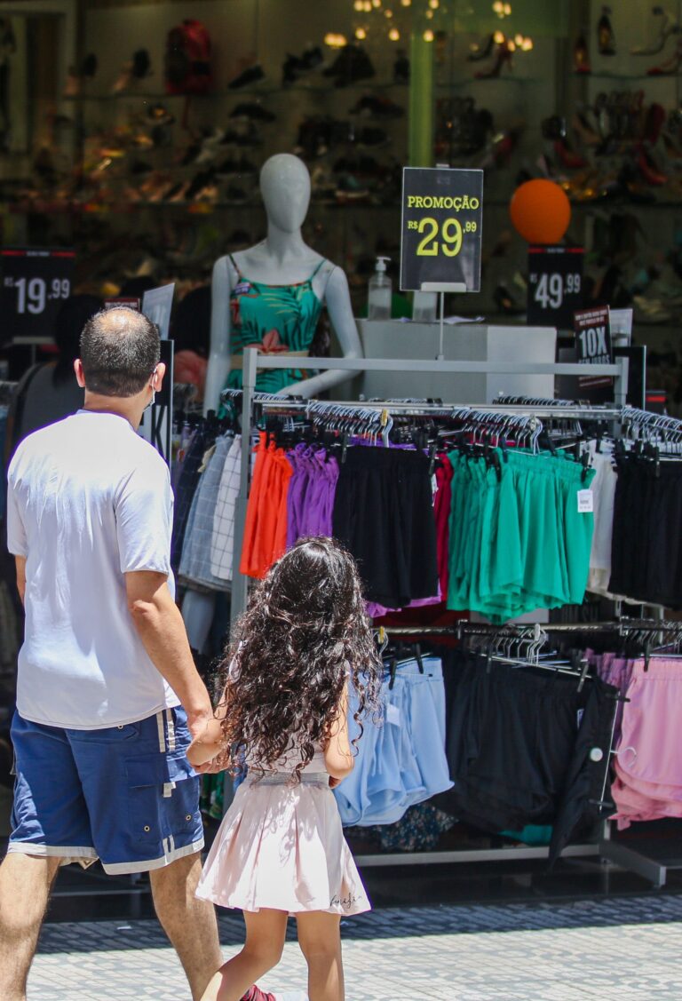 13º Salário Impulsionará R$ 490,3 Milhões na Economia da Região em 2025 Imagem do artigo