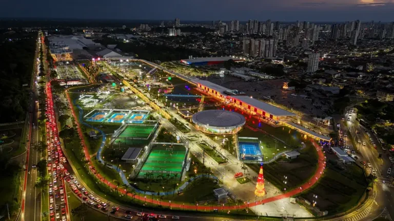 Natal Encantado: Celebrando Cultura e Diversidade no Parque da Cidade