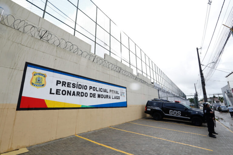 Pernambuco Nomeia 300 Policiais Penais para Reforçar Segurança Penitenciária
