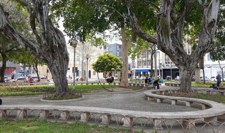 Praça Costa Pereira: um ícone cultural no coração de Vitória