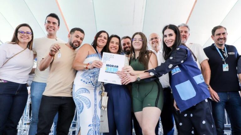 Raquel Lyra Entrega Moradias em Caruaru pelo Programa Morar Bem PE Raquel Lyra Entrega Moradias em Caruaru pelo Programa Morar Bem PE