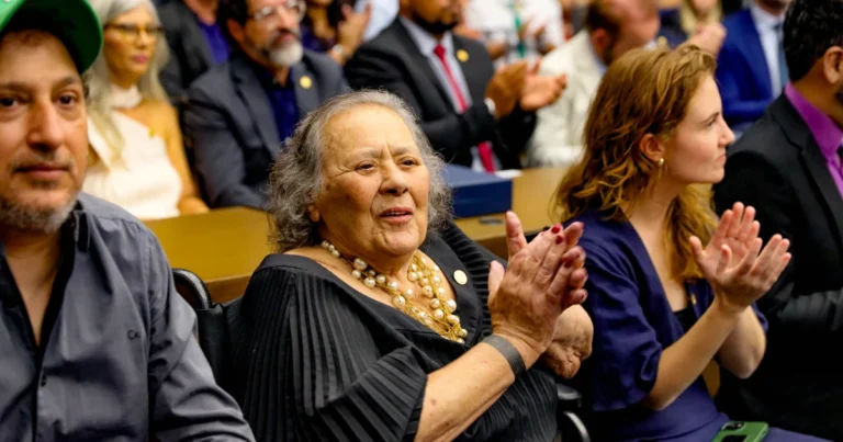 Teuda Bara: Legado Imortal de uma Lenda do Teatro Brasileiro