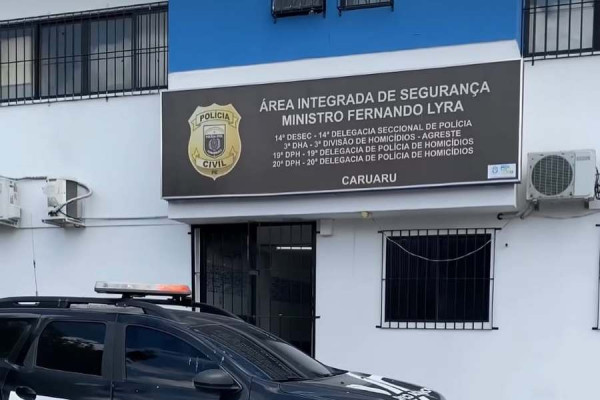 Adolescente é encontrado morto com mãos algemadas em Caruaru: investigam o caso Adolescente é encontrado morto com mãos algemadas em Caruaru: investigam o caso