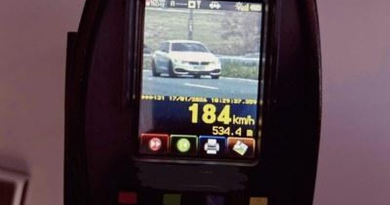 Flagrante de Carro de Luxo a 184 km/h na BR-101: O Perigo da Velocidade Flagrante de Carro de Luxo a 184 km/h na BR-101: O Perigo da Velocidade