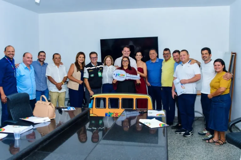 France Hacker Entrega Novos Ônibus Escolares para a Mata Sul de Pernambuco France Hacker Entrega Novos Ônibus Escolares para a Mata Sul de Pernambuco