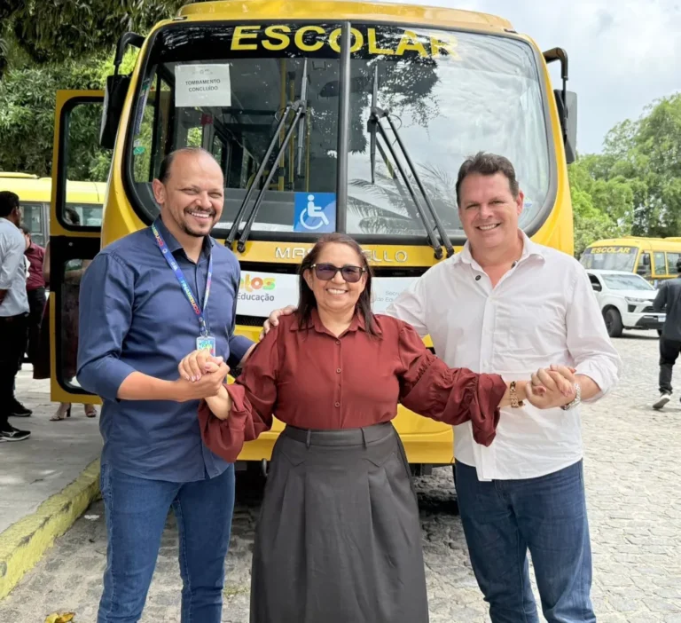 Governo de Pernambuco Destina Novo Ônibus Escolar a Catende com Apoio de France Hacker Governo de Pernambuco Destina Novo Ônibus Escolar a Catende com Apoio de France Hacker