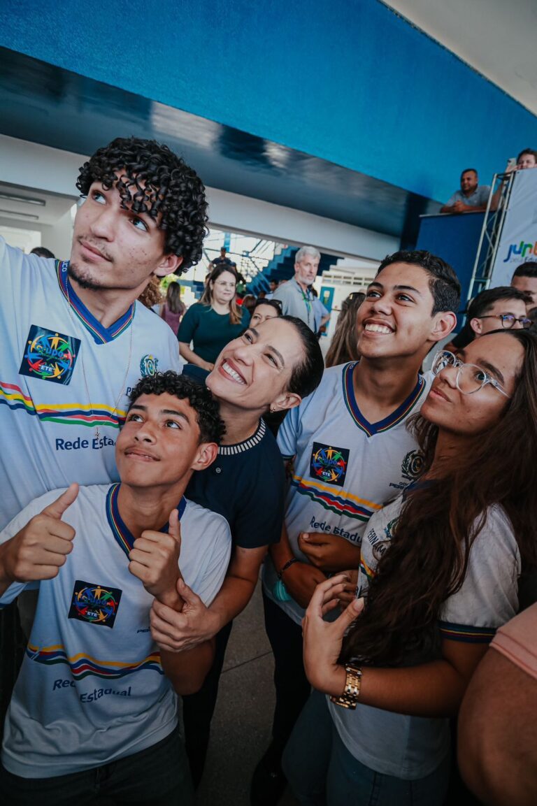 Governo de Pernambuco Inicia Pagamento do Pix Tênis para Estudantes da Rede Estadual Governo de Pernambuco Inicia Pagamento do Pix Tênis para Estudantes da Rede Estadual