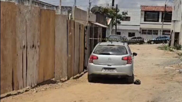 Mistério em Caruaru: Dois Homens Encontrados Mortos em Carro com Placa Clonada