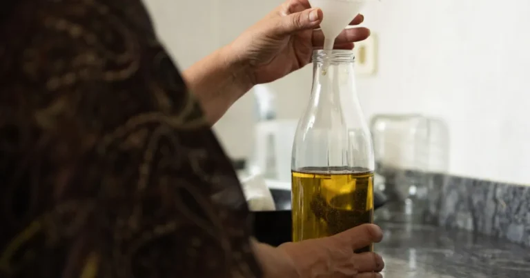 Óleo de Soja no Dia a Dia: É Realmente Saudável? Especialistas Analisam Óleo de Soja no Dia a Dia: É Realmente Saudável? Especialistas Analisam