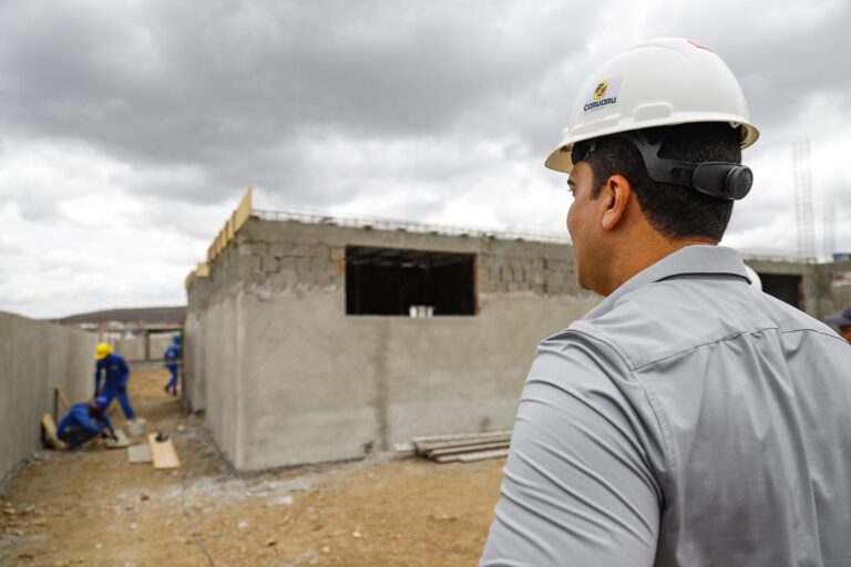 Rodrigo Pinheiro Inspeciona Obras de Saúde em Caruaru: Um Compromisso com a Comunidade