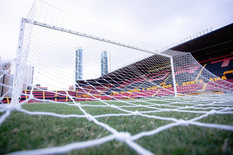 Sport e Vitória das Tabocas: Onde Assistir ao Vivo e Escalações do Grande Confronto Sport e Vitória das Tabocas: Onde Assistir ao Vivo e Escalações do Grande Confronto