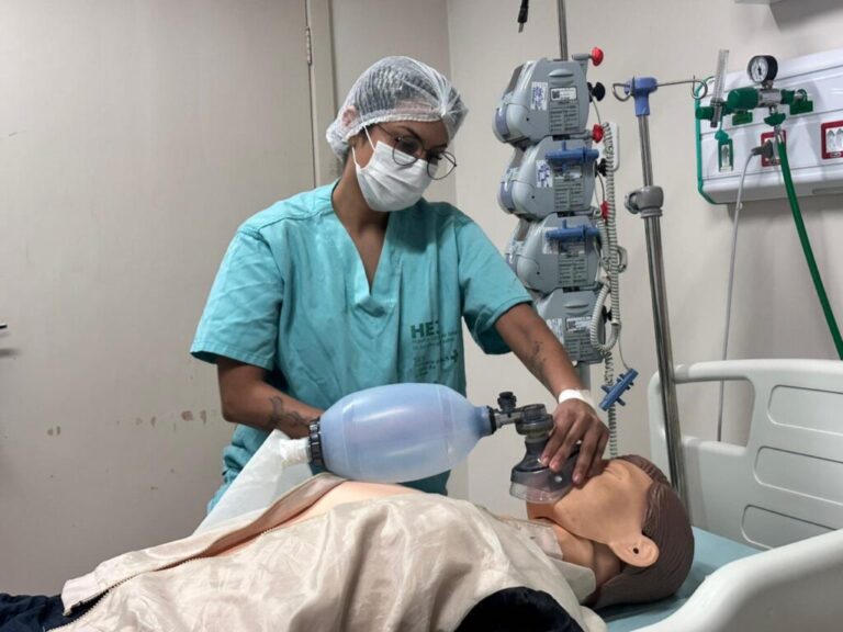 Treinamento sobre Parada Cardiorrespiratória: Segurança Assistencial no HEJ em Foco Treinamento sobre Parada Cardiorrespiratória: Segurança Assistencial no HEJ em Foco