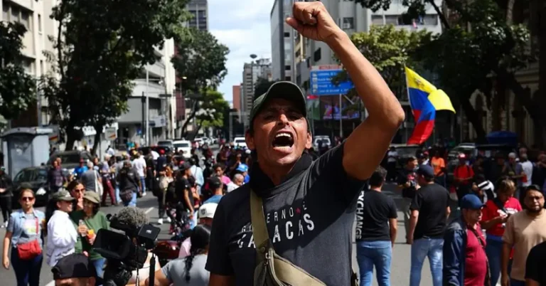 Venezuela em Risco de Colapso Econômico: Bloqueio dos EUA e Crise Política Aceleram a Crise
