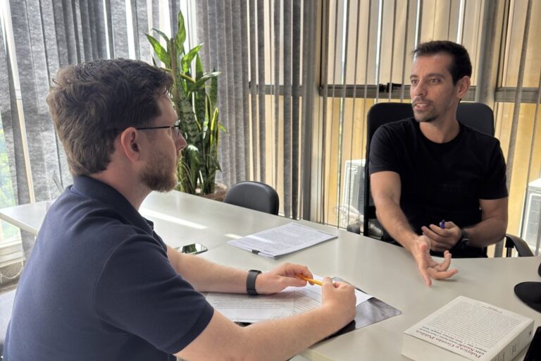 Vereador discute saúde mental e medicamentos em reunião na Câmara Municipal de Piracicaba