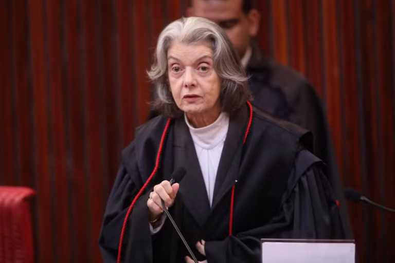 Agenda Política: Cármen Lúcia Defende Regras de Conduta para Juízes Eleitorais