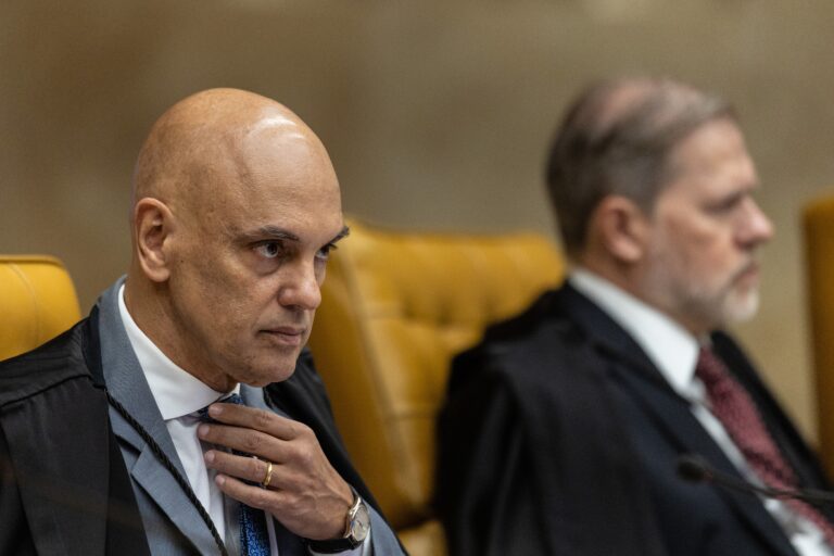 As Dores da Política Brasileira: Um Baile de Máscaras