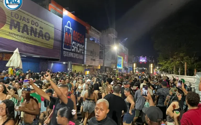 Bloco “Vai que Cola” Arrasta Multidão em Carpina: Um Pré-Carnaval Inesquecível