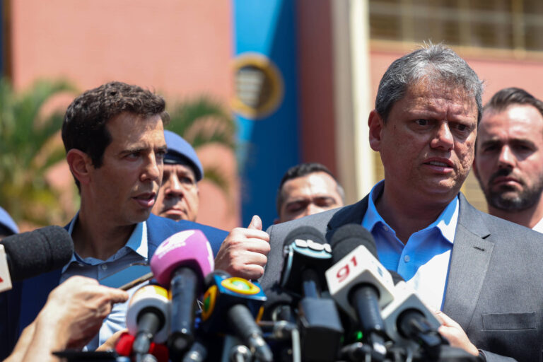 Escolas Cívico-Militares em SP Iniciam Aulas Sem Uniforme: Um Desafio para o Governador Tarcísio