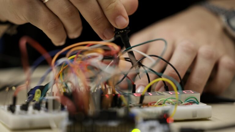 Expansão de Cursos Profissionalizantes no RS: Uma Análise Baseada em Dados e Diálogo com o Setor Pro