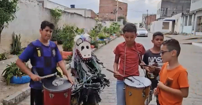 La Ursa: Da Brincadeira de Rua ao Símbolo do Carnaval Pernambucano