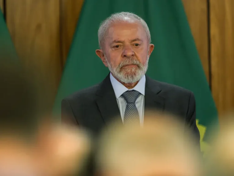 Lula em Pernambuco: Avanços na Indústria de Medicamentos para Reduzir Dependência Externa