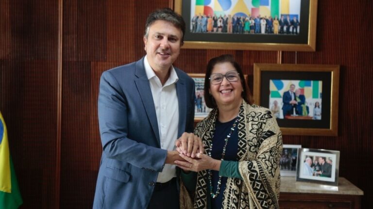 Ministro da Educação Entrega Benefícios para Professores em Mato Grosso