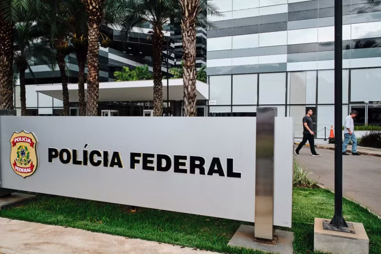 PF Realiza Busca e Apreensão em Investigação de Vazamento de Dados da Receita Federal