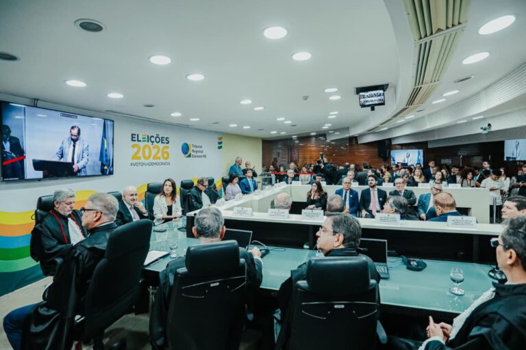 Raquel Lyra Celebra Posse de Erik Simões no TRE-PE: Compromisso com a Democracia