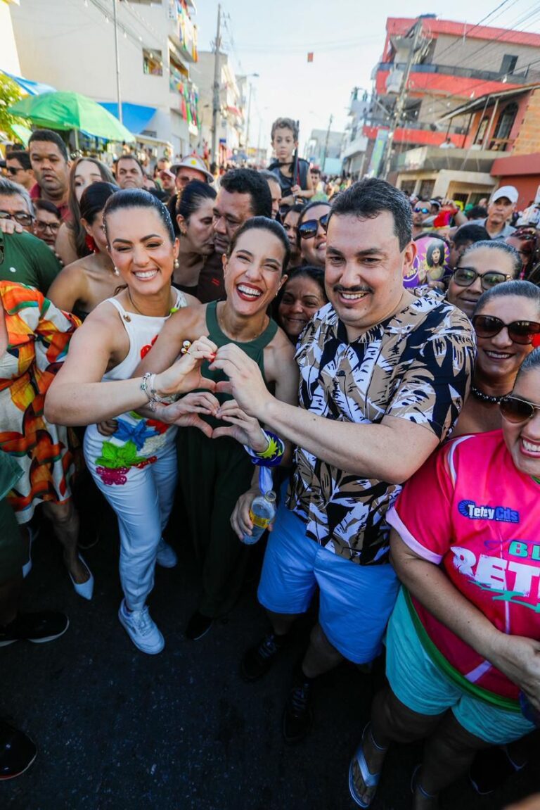 Raquel Lyra Valoriza a Cultura Pernambucana no Desfile das Virgens em Surubim