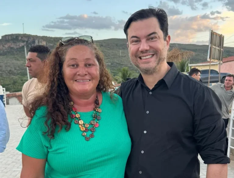 Saudinha Vilarim Declara Apoio a Clodoaldo Magalhães em Floresta, PE