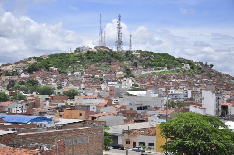 Tragédia no Centro de Caruaru: Homem encontrado morto em ponto de ônibus