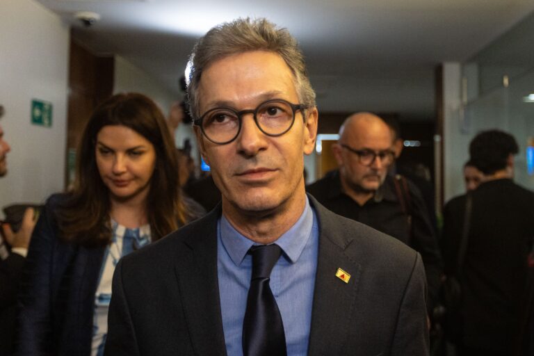 Zema Critica Idolatria Política e Defende Nova Alternativa ao Bolsonarismo