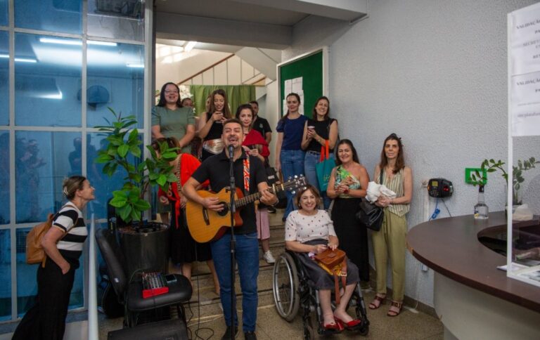 Celebração do Dia da Mulher em Chapecó: Homenagem às Servidoras da Educação