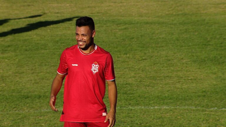 Elivelton é dispensado pelo Central após falta de apresentação Elivelton é dispensado pelo Central após falta de apresentação