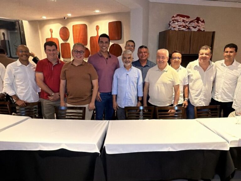 Humberto Costa ganha apoio de 18 prefeitos do Agreste pernambucano