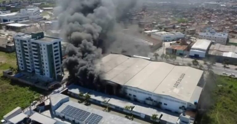 Incêndio Devasta Loja de Utilidades em Caruaru e Mobiliza Bombeiros