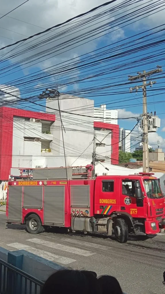 Incêndio em Unidade da Wizard em Caruaru: Curto-Circuito Causou Emergência Incêndio em Unidade da Wizard em Caruaru: Curto-Circuito Causou Emergência