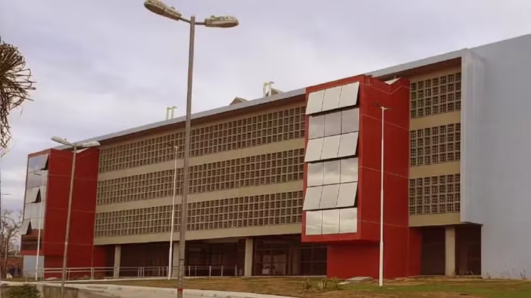 Justiça Suspende Curso de Medicina da UFPE para Sem-Terra e Quilombolas em Caruaru