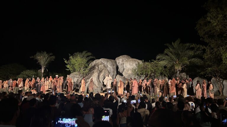 Paixão de Cristo em Nova Jerusalém: Como o Espetáculo Gera R$ 150 Milhões em Turismo