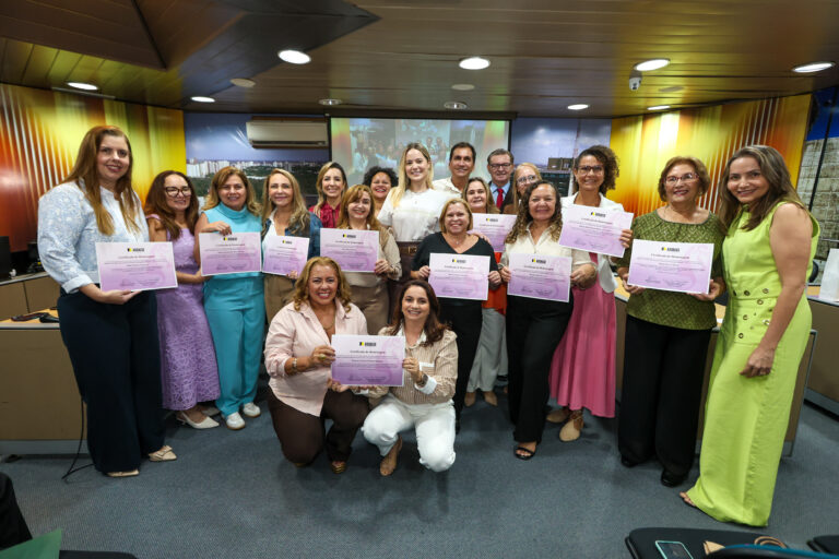 Projeto Política Cor-de-Rosa Homenageia Mulheres Protagonistas na Alece