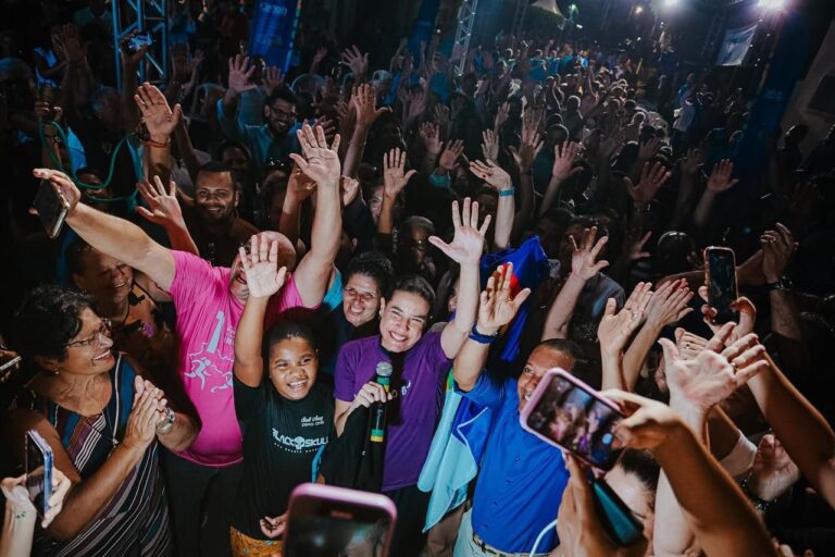 Raquel Lyra Inaugura PE na Comunidade e Entrega Títulos de Propriedade e Casas Reformadas