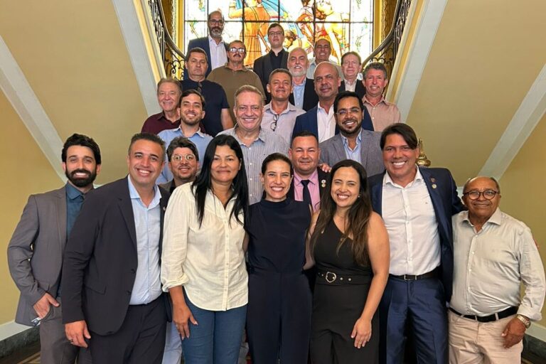 Raquel Lyra Promove Encontro com Vereadores de Caruaru para Fortalecer Laços Políticos