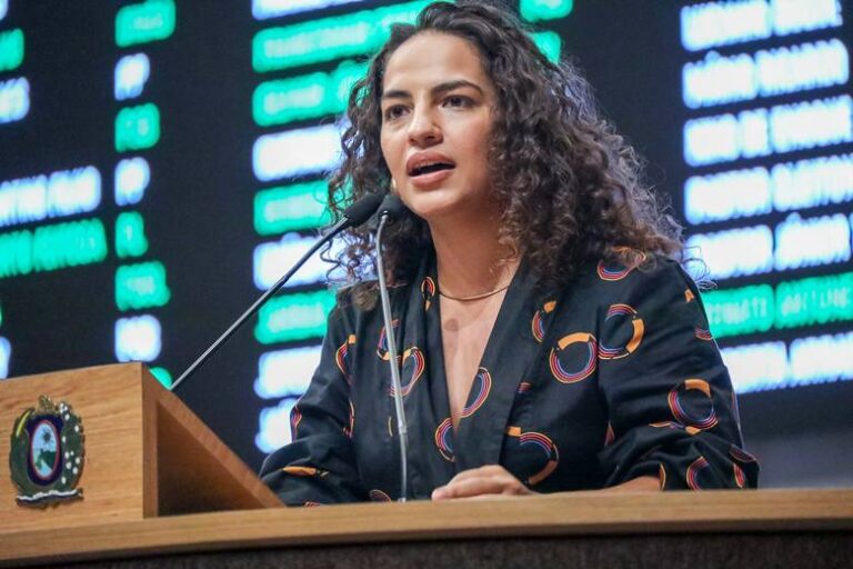 Rosa Amorim: Cidadã Petrolinense e Medalha Dom Malan em Destaque Rosa Amorim: Cidadã Petrolinense e Medalha Dom Malan em Destaque