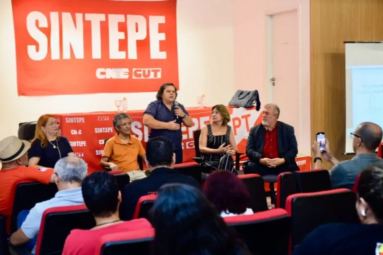 Seminário Explora a Relação entre Jornada de Trabalho e Saúde dos Trabalhadores em Pernambuco Seminário Explora a Relação entre Jornada de Trabalho e Saúde dos Trabalhadores em Pernambuco