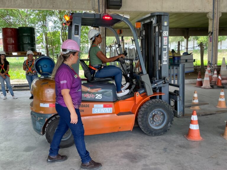 SENAI Caruaru oferece 260 vagas gratuitas em cursos voltados para mulheres